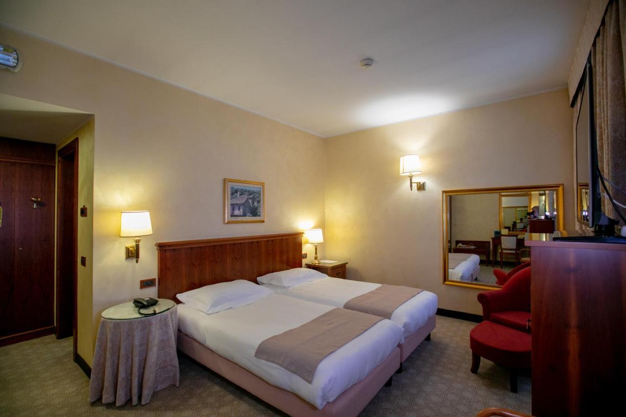Scia' On Martin Hotel Buscate Exterior photo