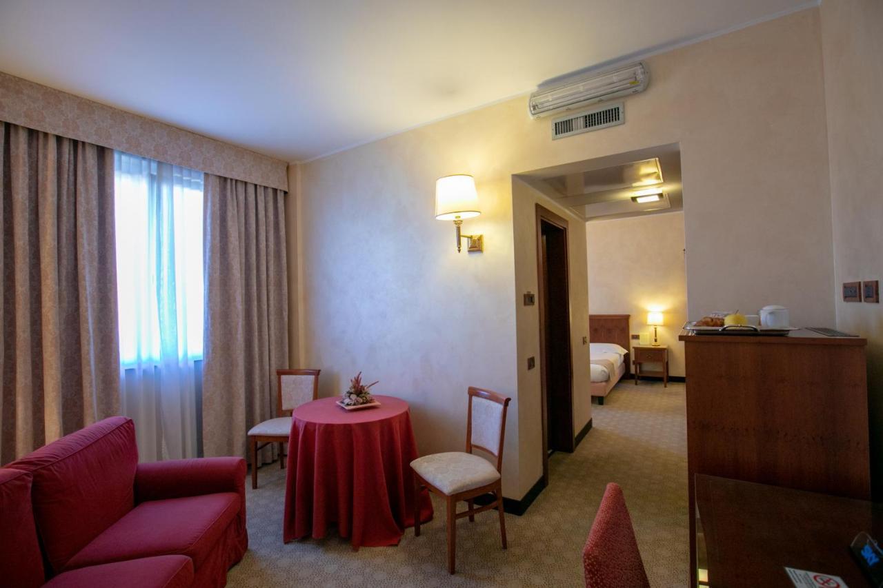 Scia' On Martin Hotel Buscate Exterior photo
