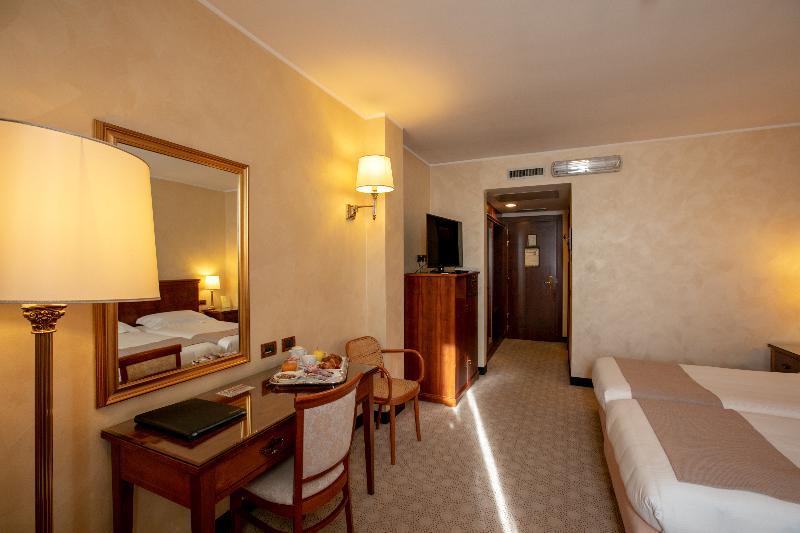 Scia' On Martin Hotel Buscate Exterior photo
